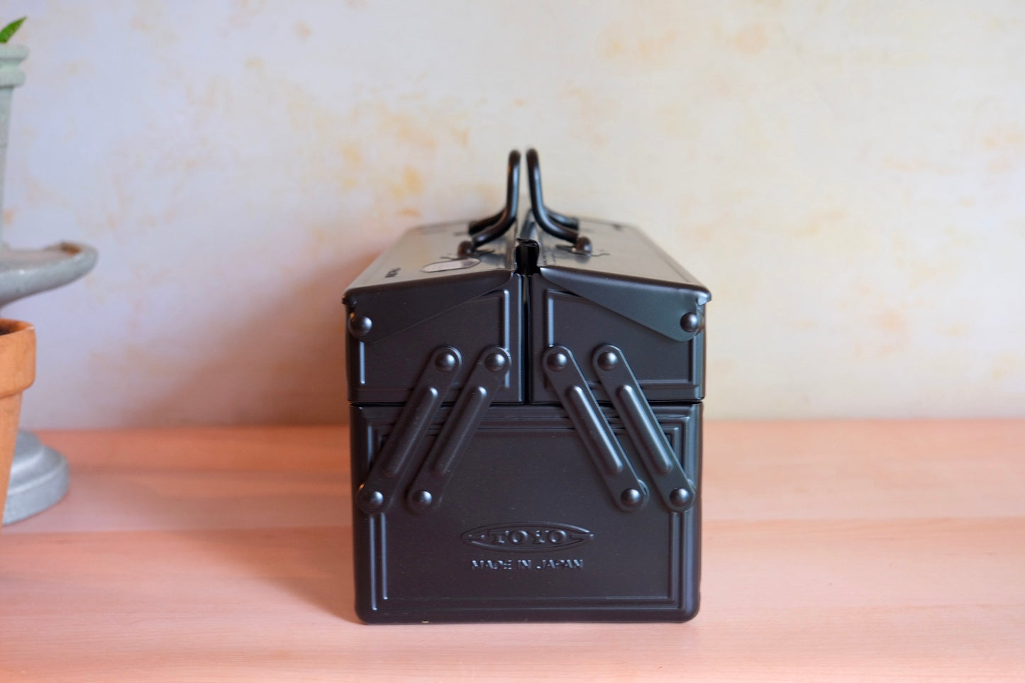 TOYO tool box with upper shelves: Black