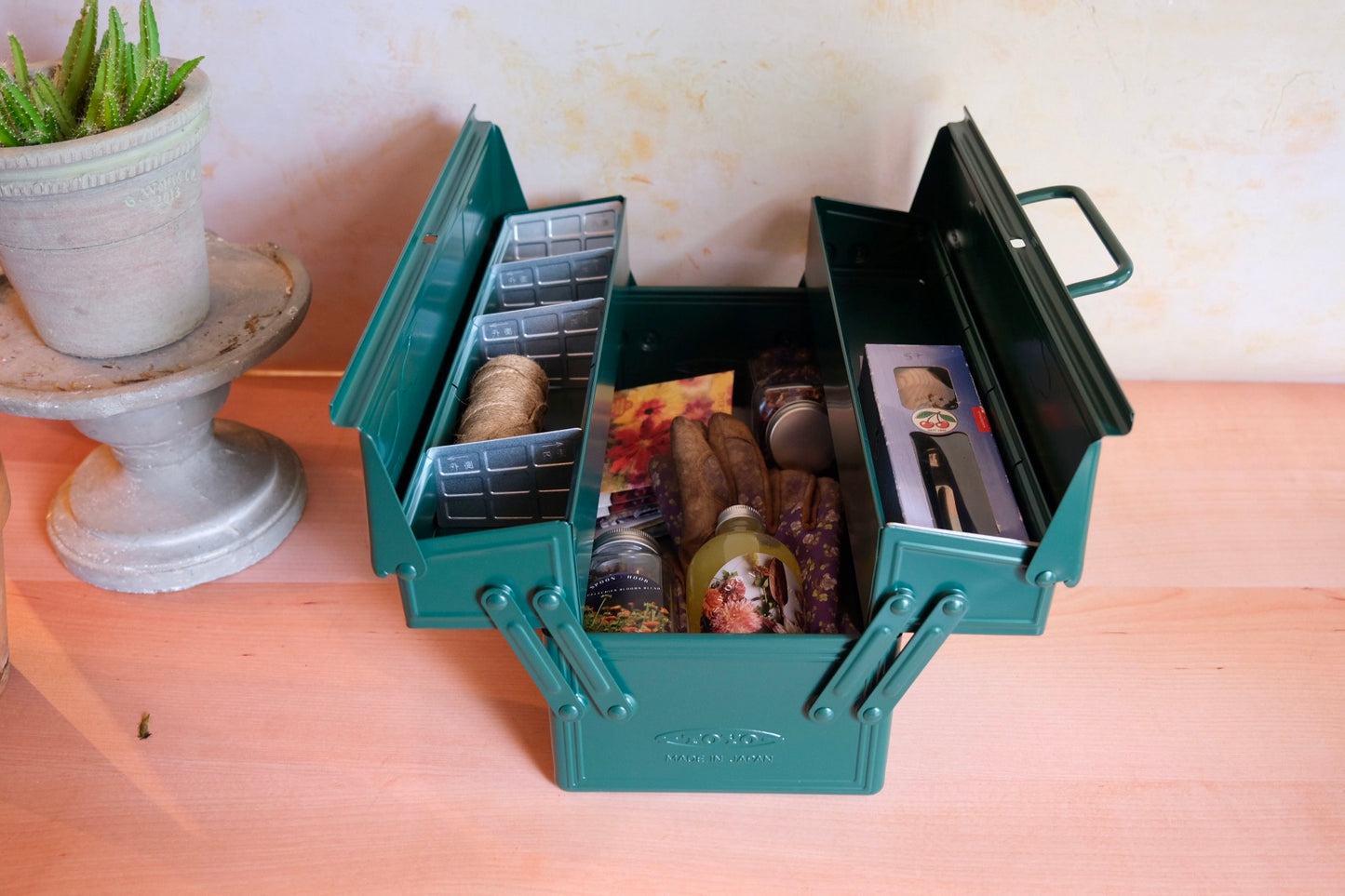 TOYO tool ox with upper shelves: Antique green