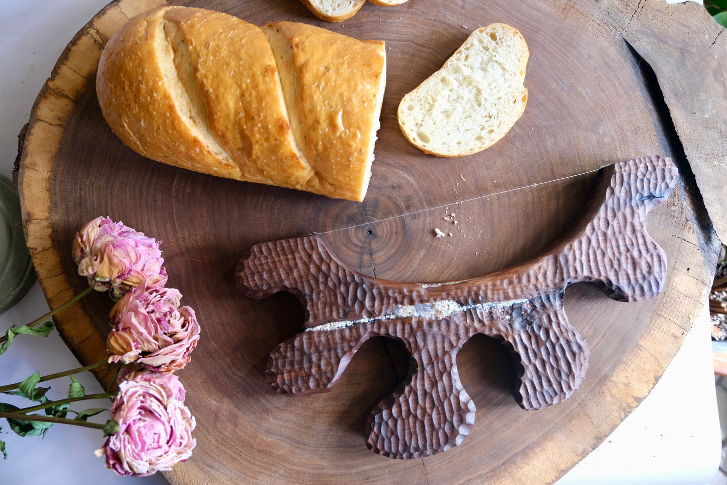 Squiggle bread knife