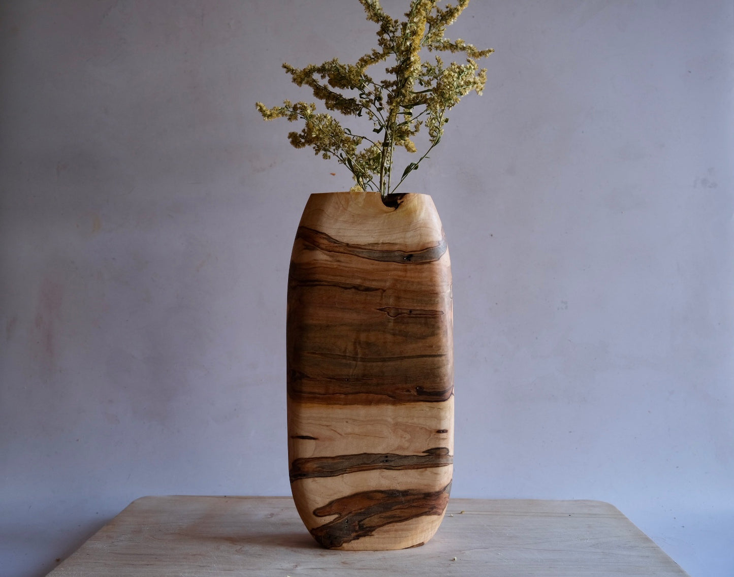 Wavy daisy vase