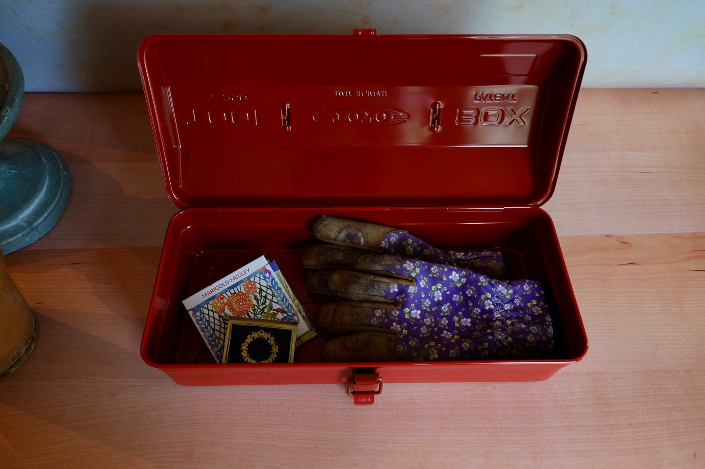TOYO tool box: RED