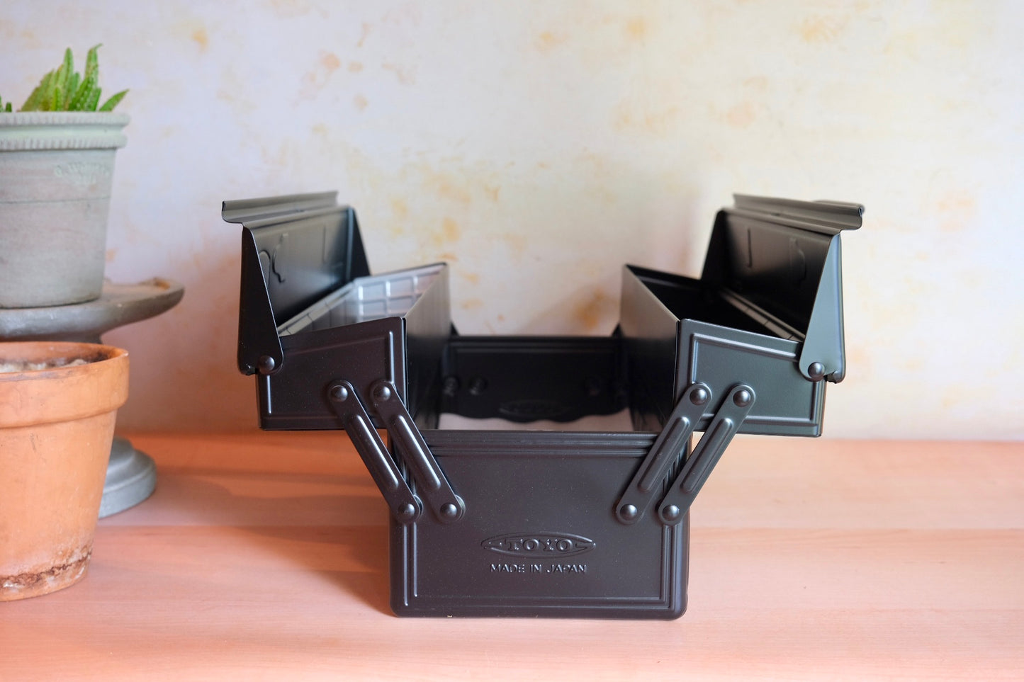 TOYO tool box with upper shelves: Black
