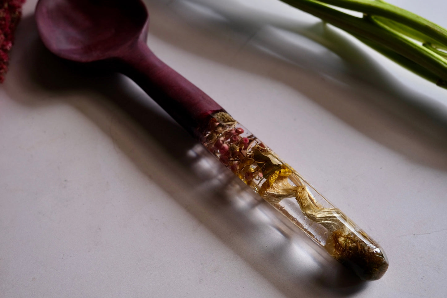 Contrast to compare spoon