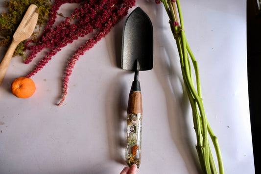 Spring bounty trowel