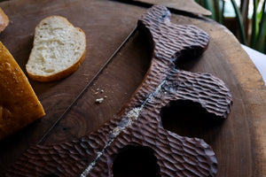 Squiggle bread knife