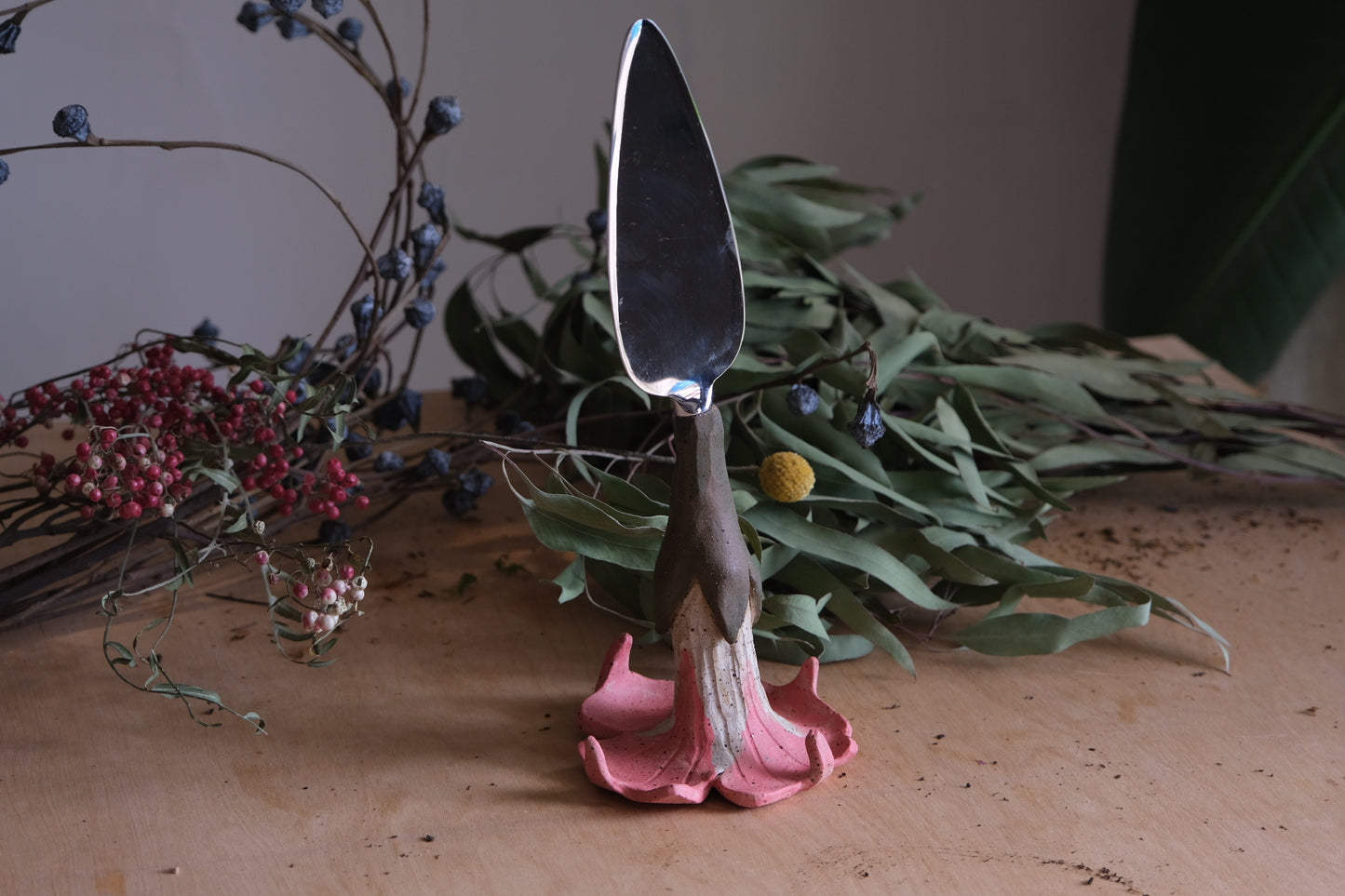 Trumpet flower pie server