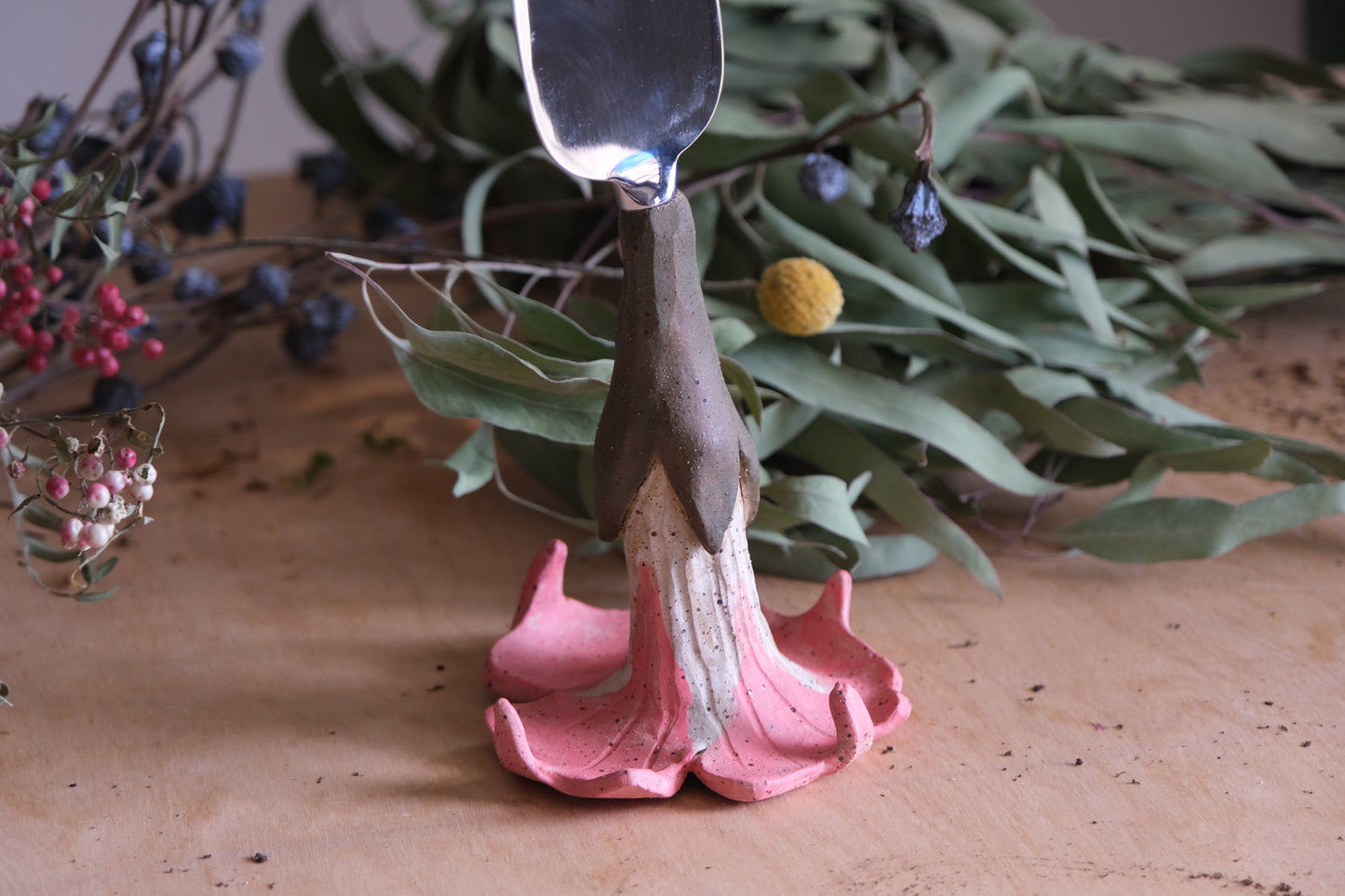 Trumpet flower pie server