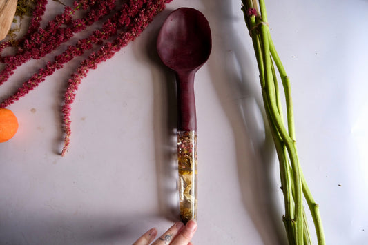 Contrast to compare spoon