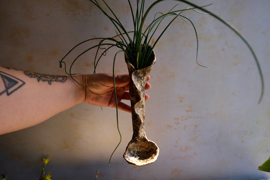 Sculpture vase ladle