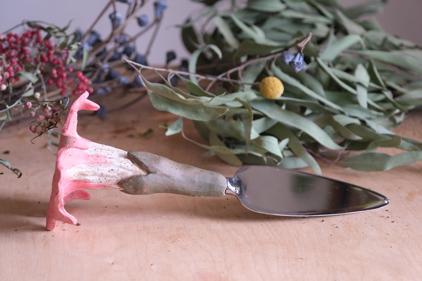 Trumpet flower pie server